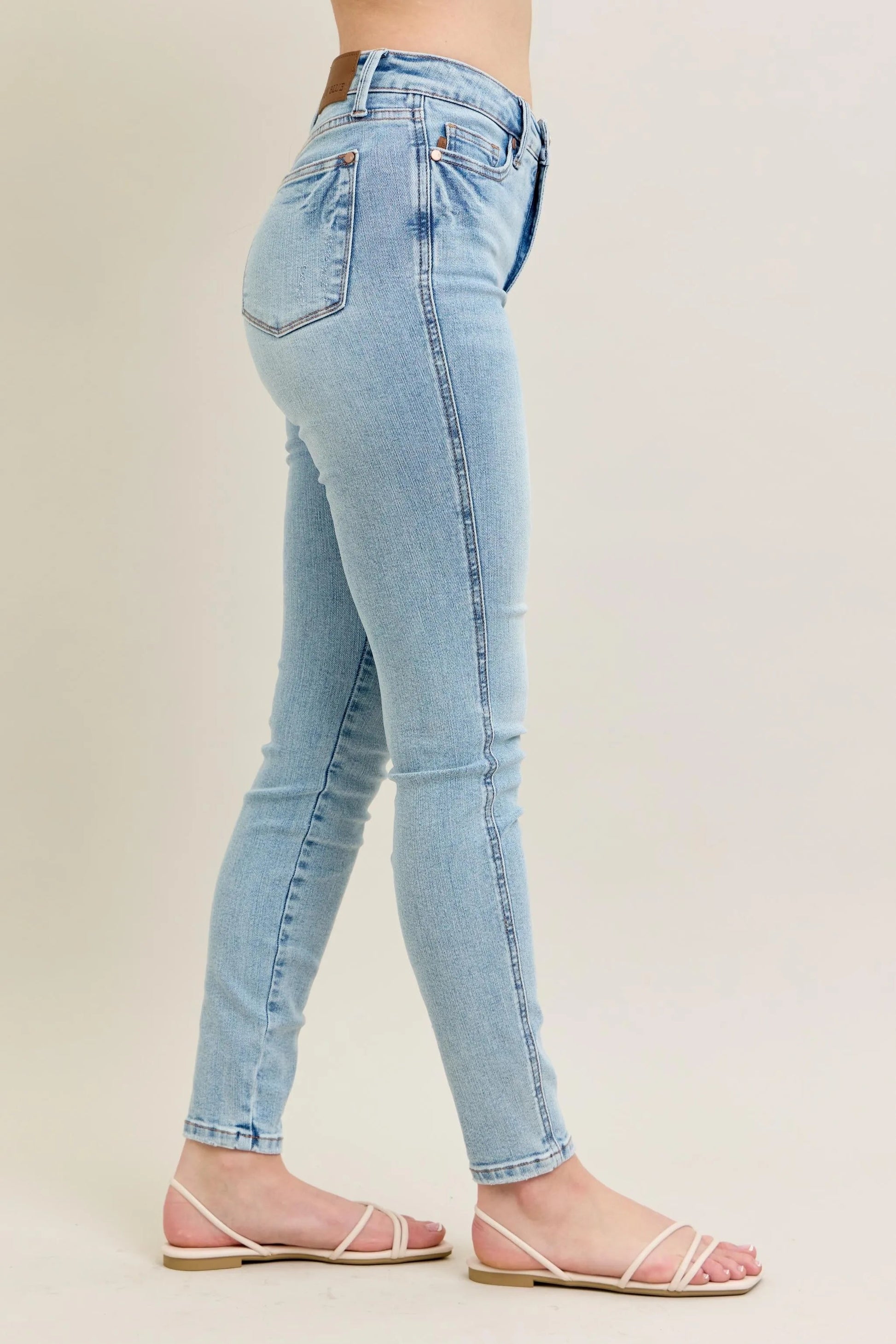 Judy Blue - High Rise Skinny Jeans in Light Blue Wash