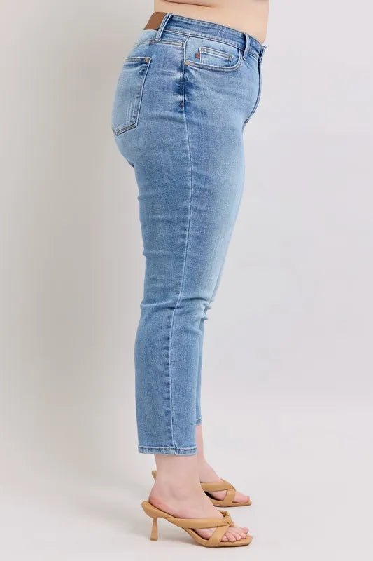 Judy Blue - High Rise Slim Straight Jeans in Light Wash