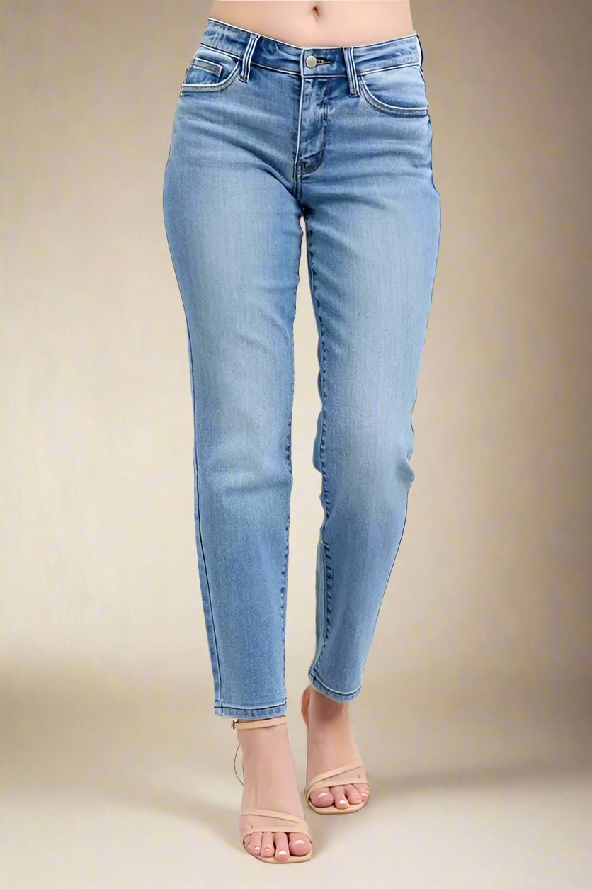 Judy Blue - High Rise Slim Straight Jeans in Light Wash