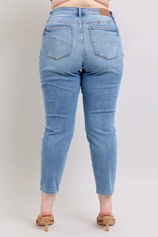 Judy Blue - High Rise Slim Straight Jeans in Light Wash