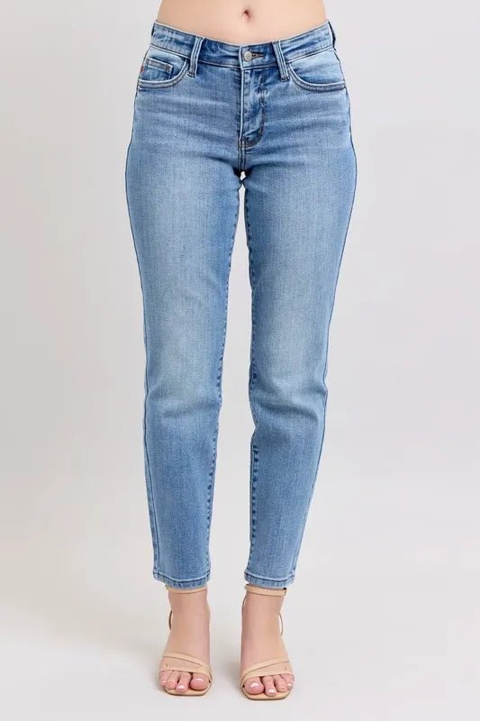 Judy Blue - High Rise Slim Straight Jeans in Light Wash