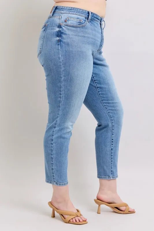 Judy Blue - High Rise Slim Straight Jeans in Light Wash