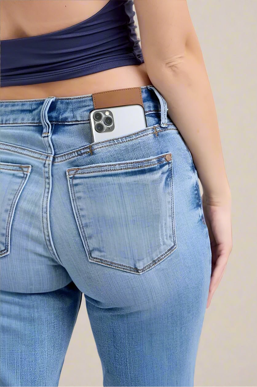 Judy Blue - High Rise Slim Straight Jeans in Light Wash