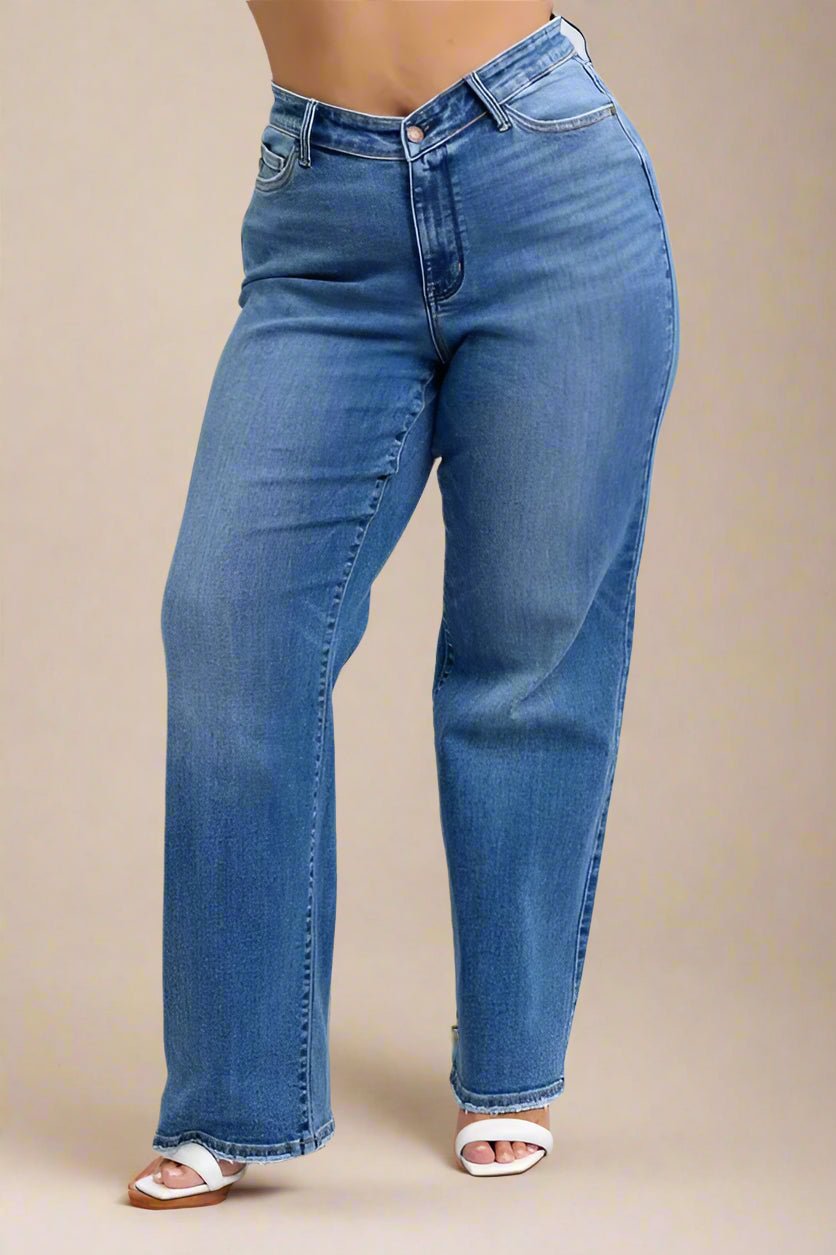 Judy Blue - High Rise Straight Jeans in Medium Wash