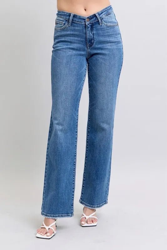 Judy Blue - High Rise Straight Jeans in Medium Wash