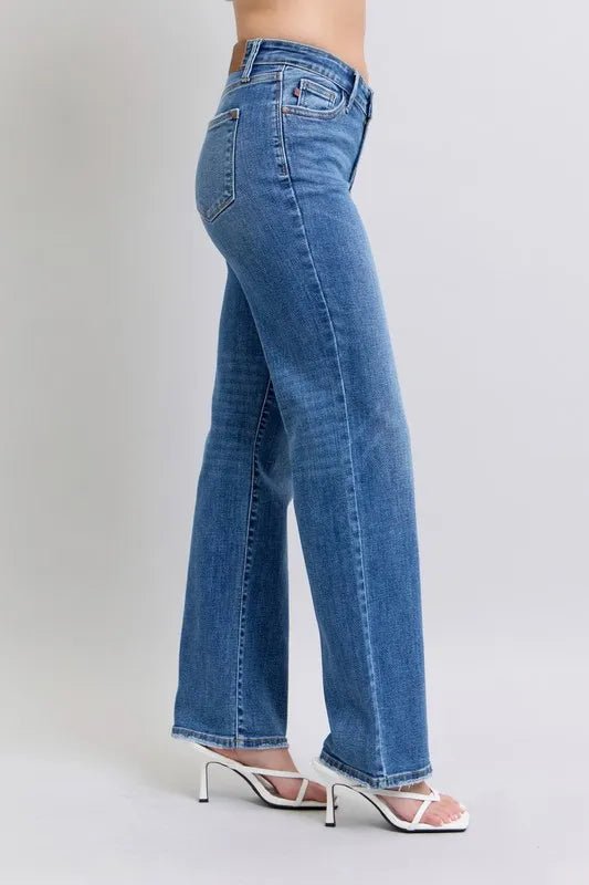 Judy Blue - High Rise Straight Jeans in Medium Wash