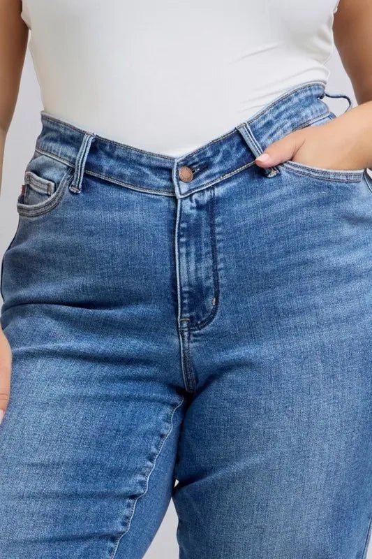 Judy Blue - High Rise Straight Jeans in Medium Wash