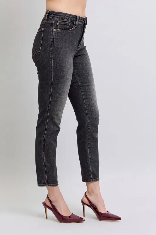 Judy Blue - High Rise Straight Leg Jeans in Faded Black Wash
