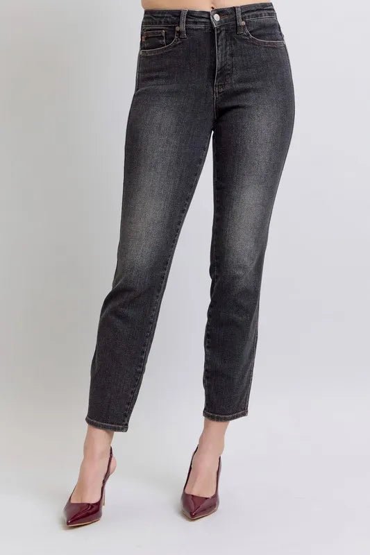 Judy Blue - High Rise Straight Leg Jeans in Faded Black Wash