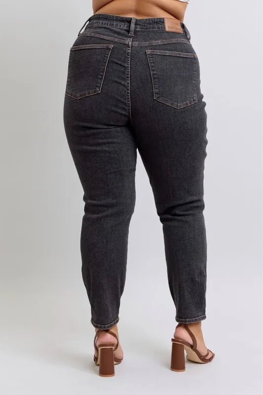 Judy Blue - High Rise Straight Leg Jeans in Faded Black Wash