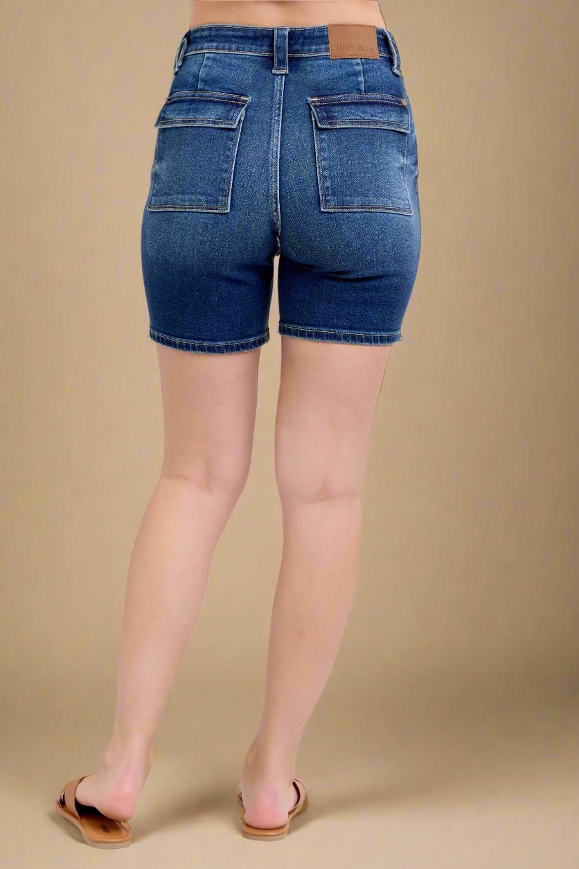 Judy Blue - High Rise Utility Pocket Denim Shorts in Medium Blue Wash