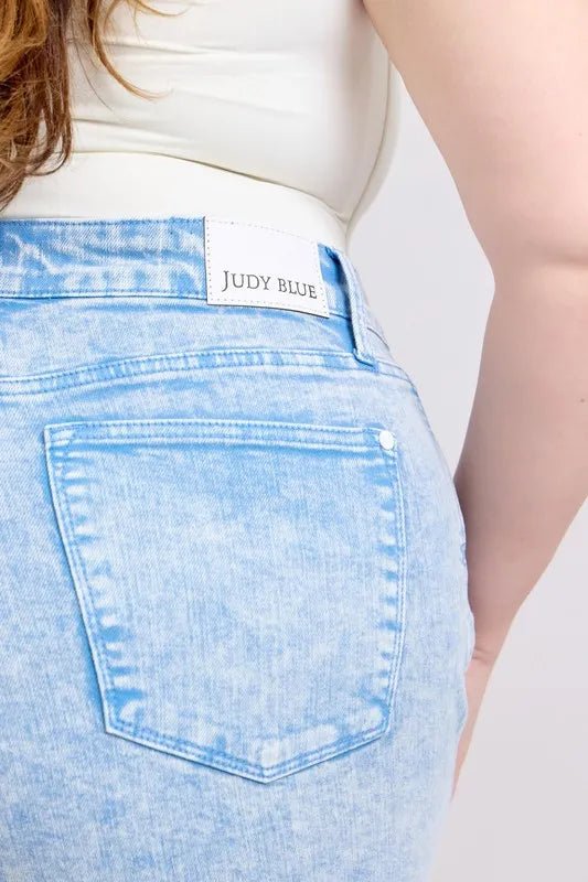 Judy Blue - Light Wash Frayed Hem Denim Shorts