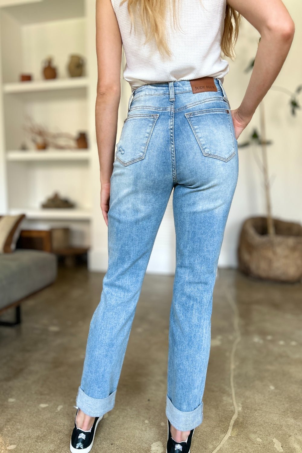 Judy BlueMedium Wash Distressed Straight Leg Jeans with Patch Pockets