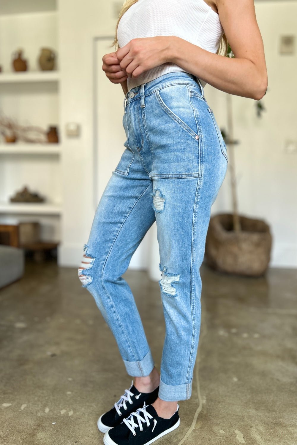 Judy BlueMedium Wash Distressed Straight Leg Jeans with Patch Pockets