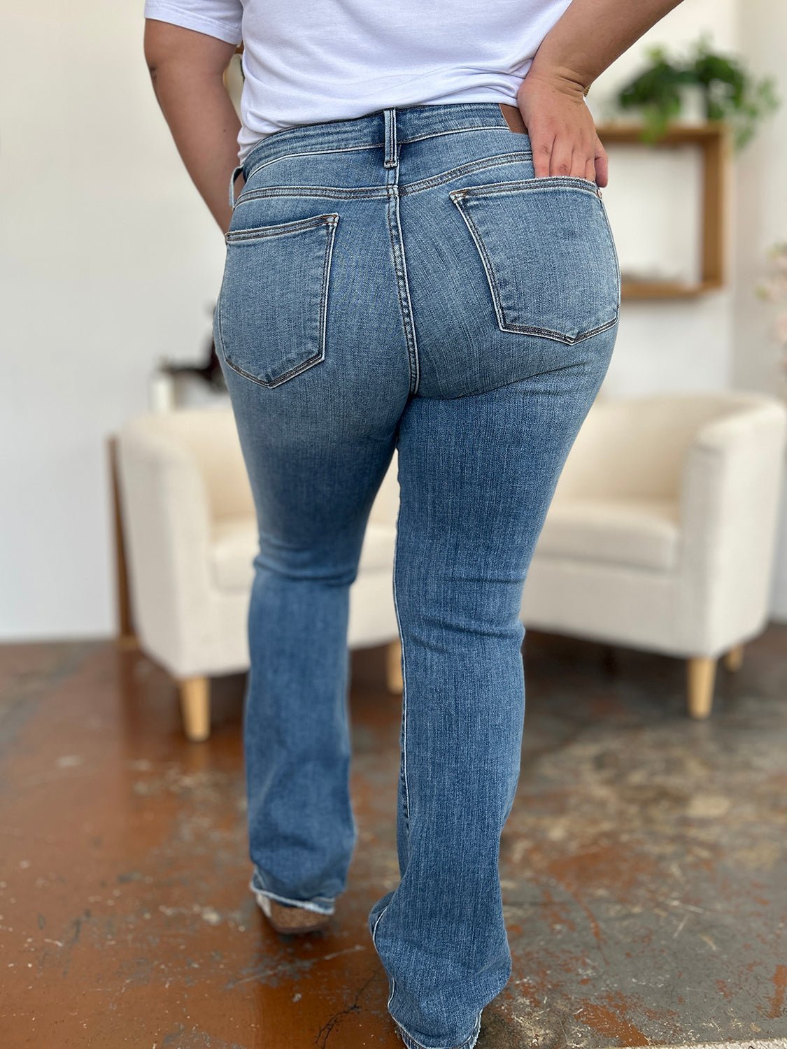 Judy BlueMedium Wash Mid - Rise Straight Leg Jeans