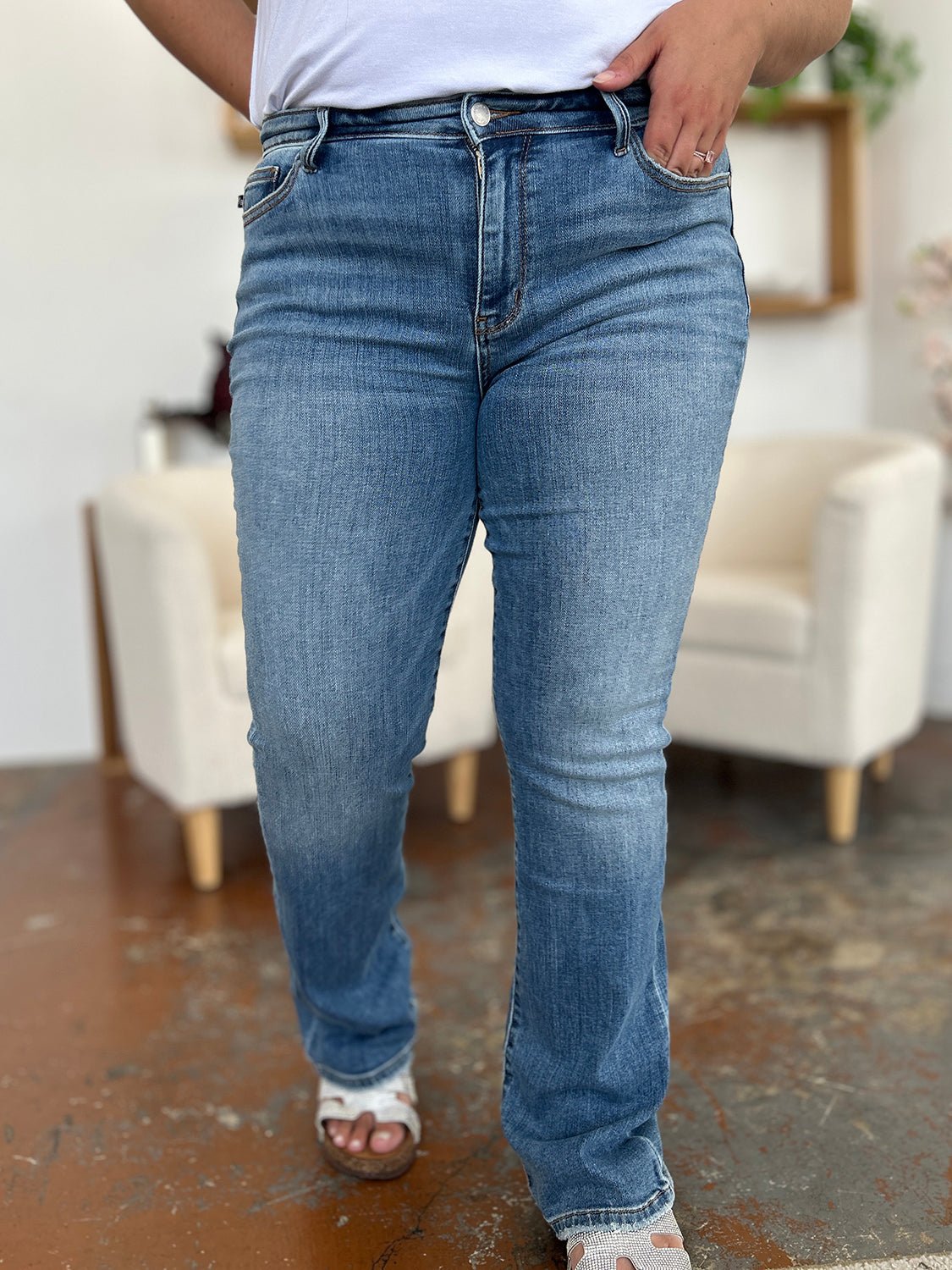 Judy BlueMedium Wash Mid - Rise Straight Leg Jeans