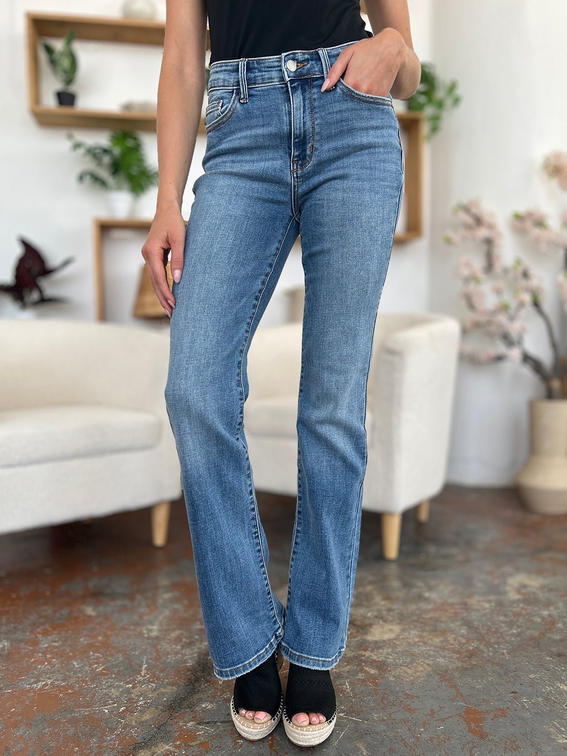 Judy BlueMedium Wash Mid - Rise Straight Leg Jeans