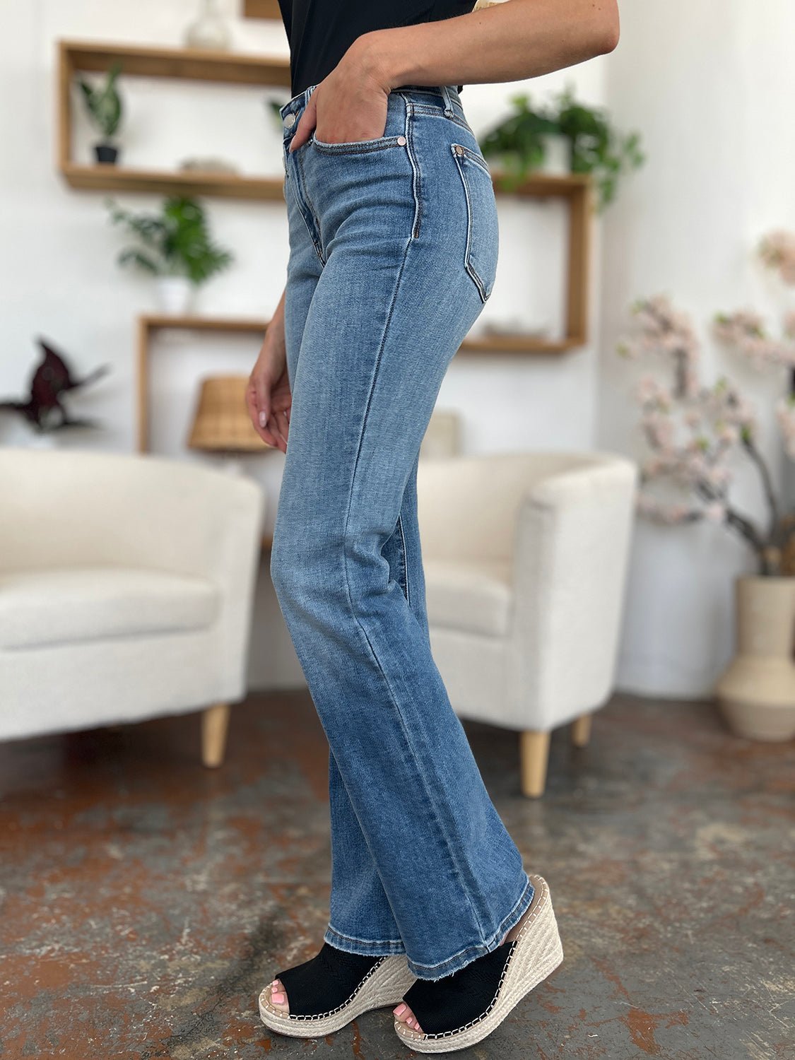 Judy BlueMedium Wash Mid - Rise Straight Leg Jeans