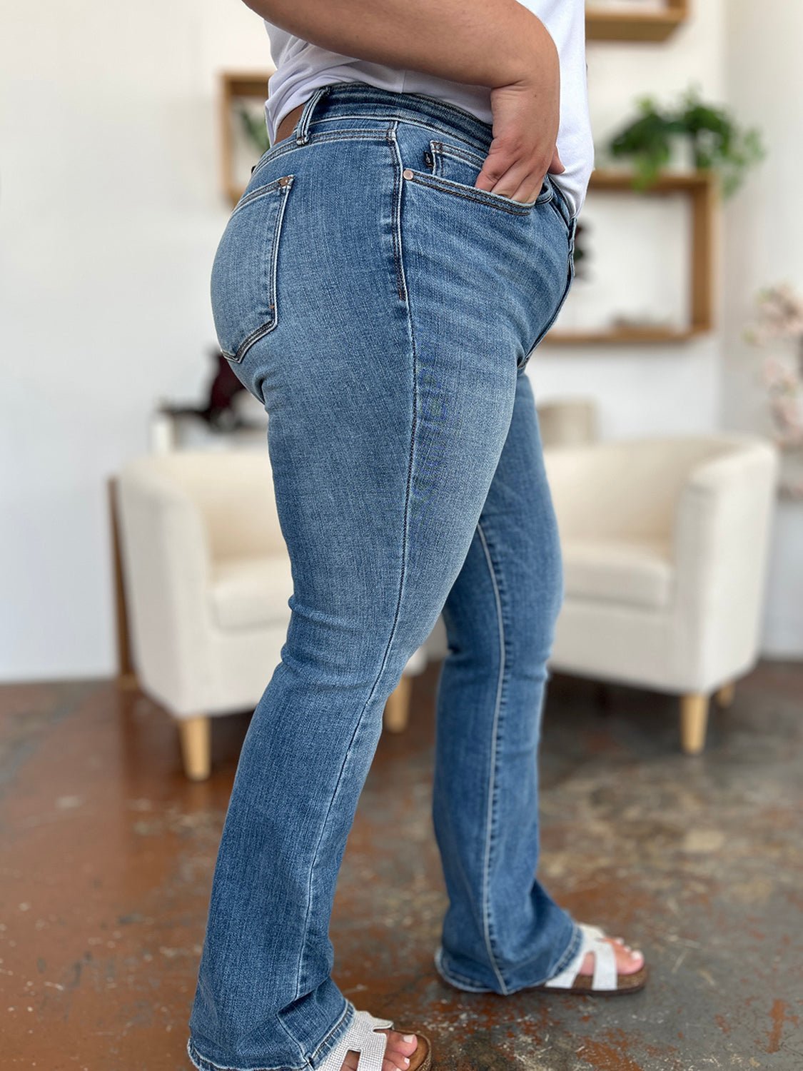 Judy BlueMedium Wash Mid - Rise Straight Leg Jeans