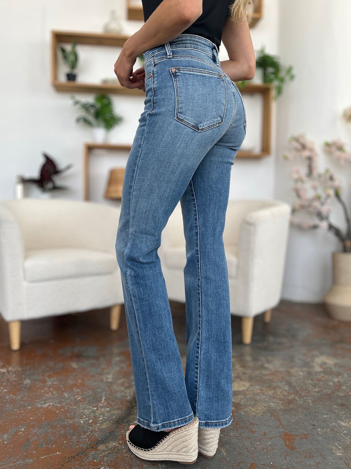 Judy BlueMedium Wash Mid - Rise Straight Leg Jeans