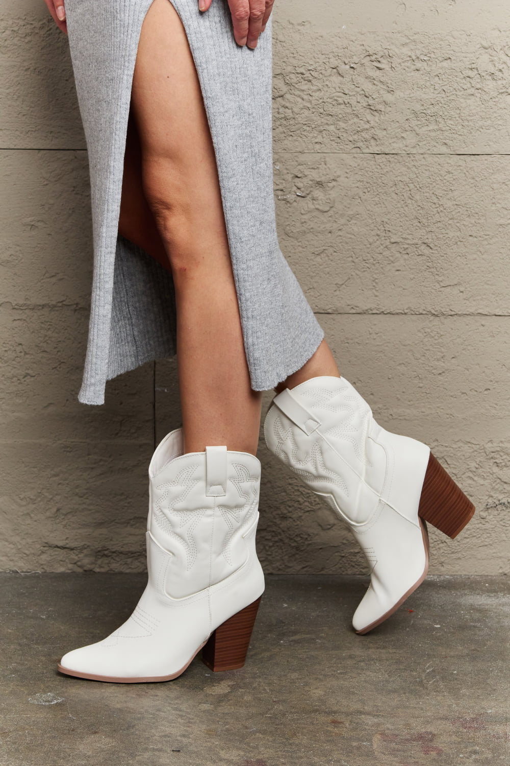 Legend - Vegan Leather Cowgirl Boots in White