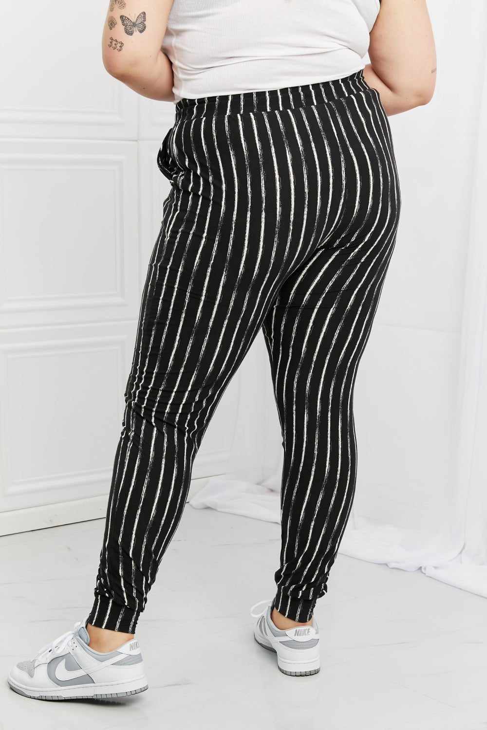 Leggings DepotStriped Drawstring Waist Joggers in Black