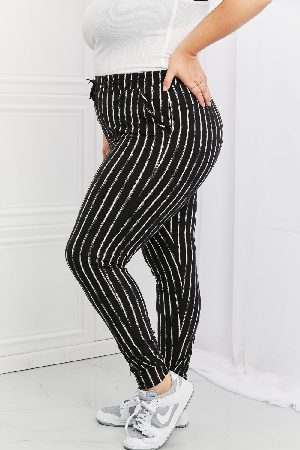 Leggings DepotStriped Drawstring Waist Joggers in Black