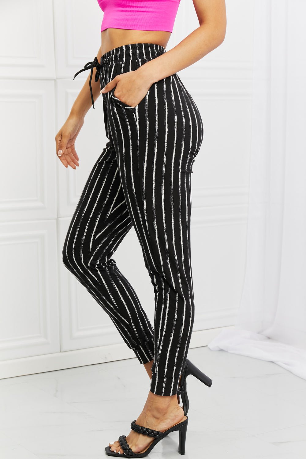 Leggings DepotStriped Drawstring Waist Joggers in Black