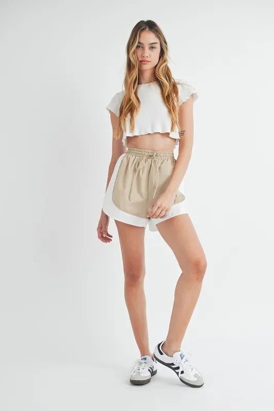 Mable - Beige & White Scallop Trim Shorts