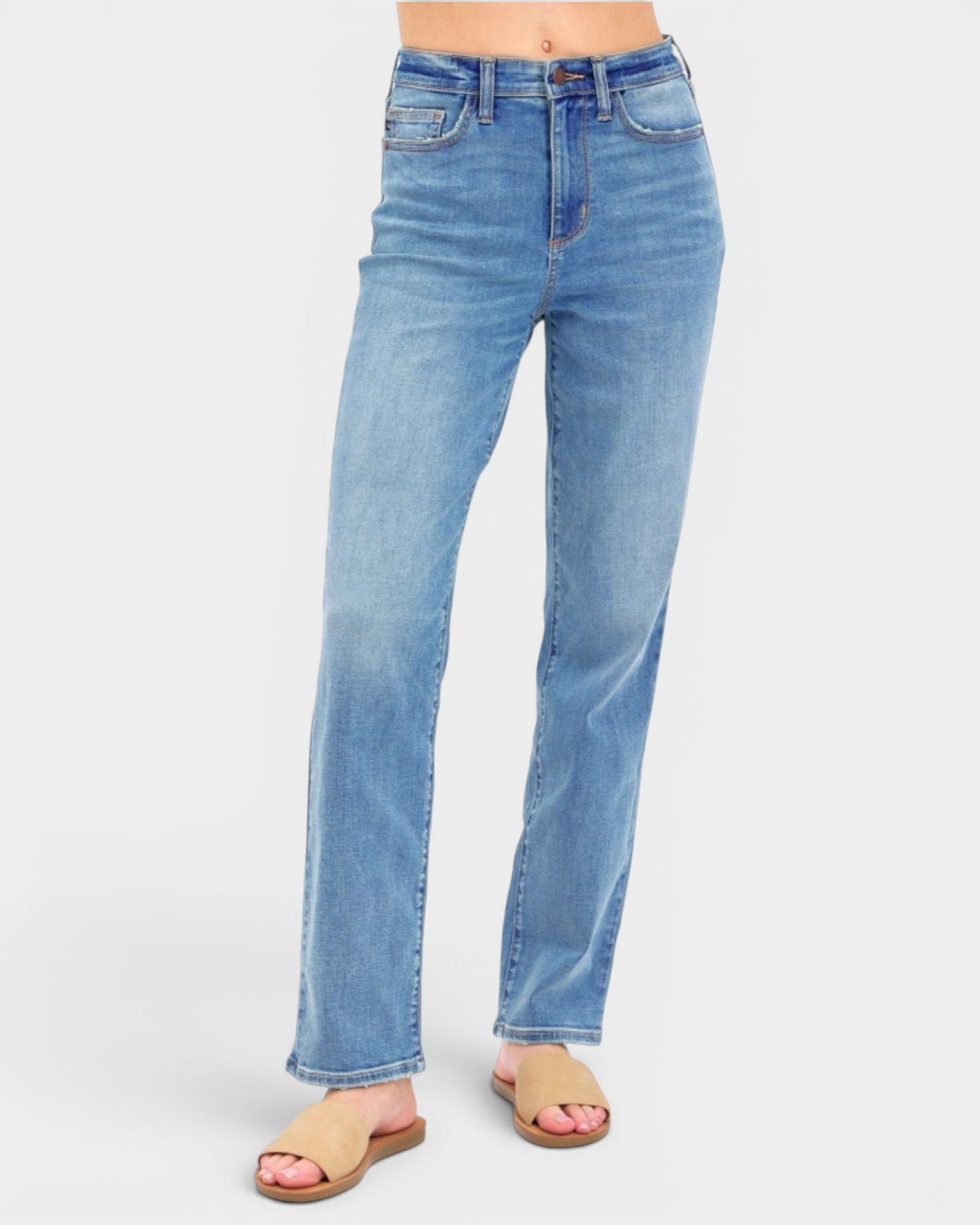 Jeans de cintura alta, pierna recta y lavado medio