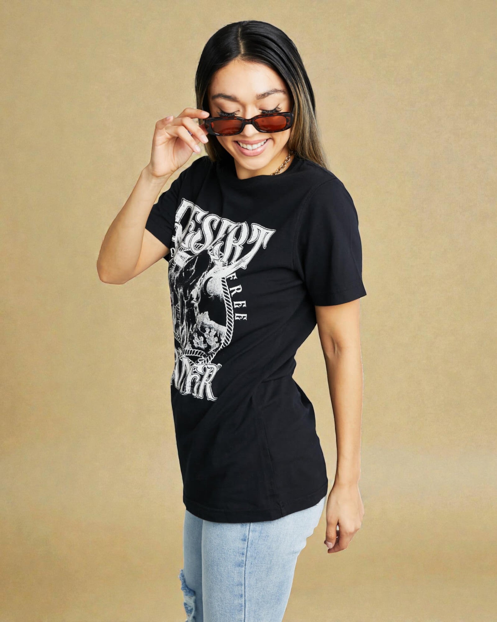 T-shirt graphique Desert Dreamer Steer Skull en noir