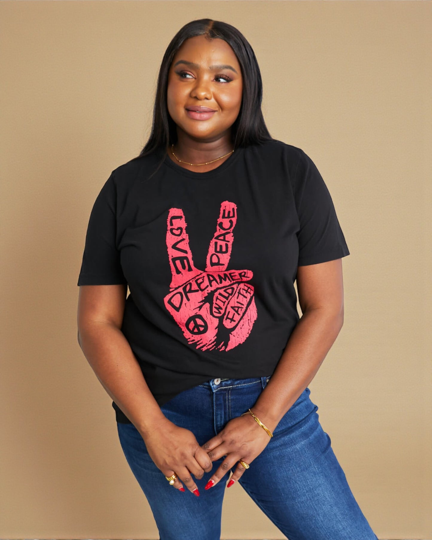 Camiseta túnica con gráfico Peace Love en color negro