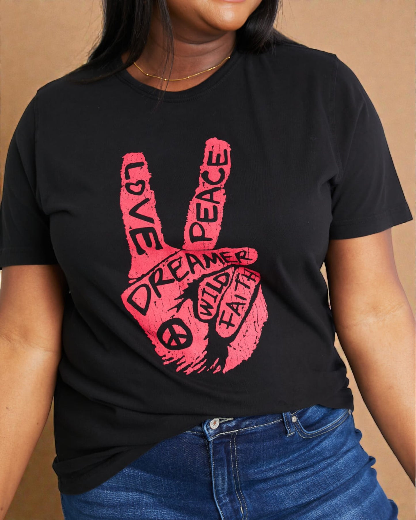 Camiseta túnica con gráfico Peace Love en color negro