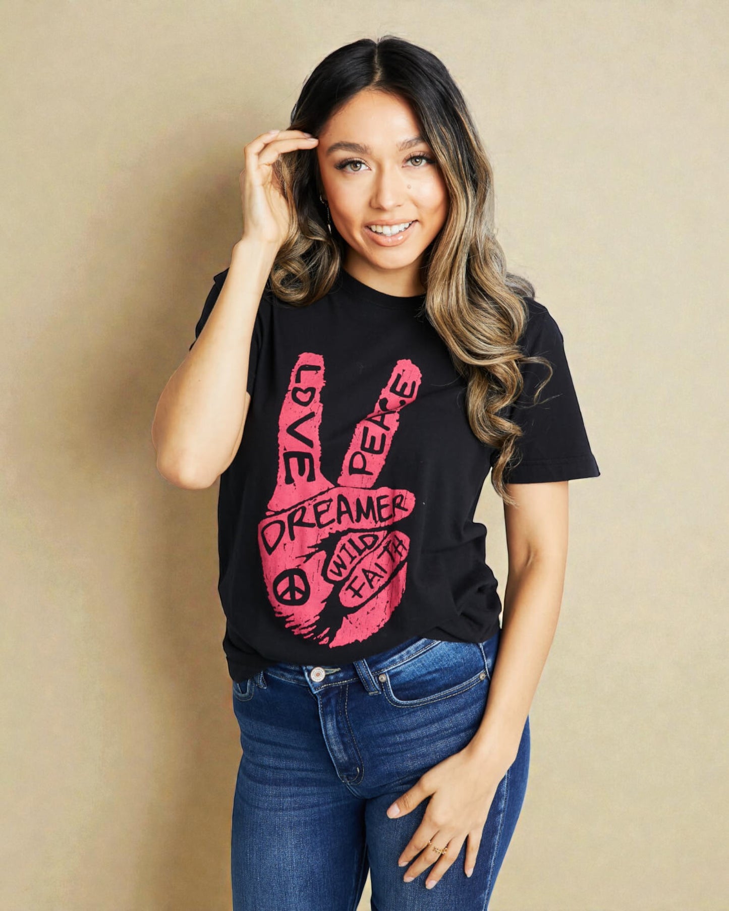 Camiseta túnica con gráfico Peace Love en color negro