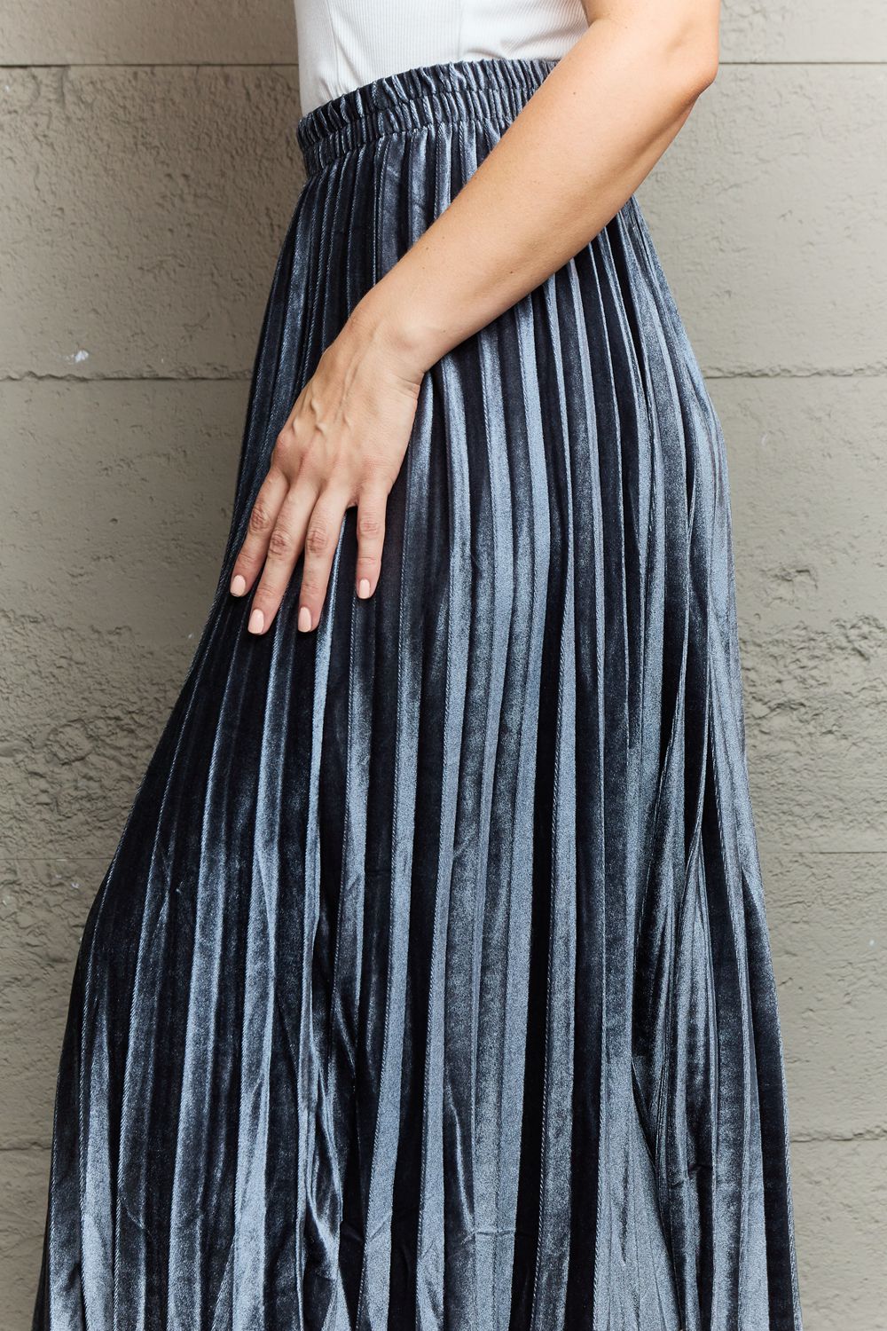 Ninexis - Accordion Pleated Flowy Midi Skirt in Cloudy Blue