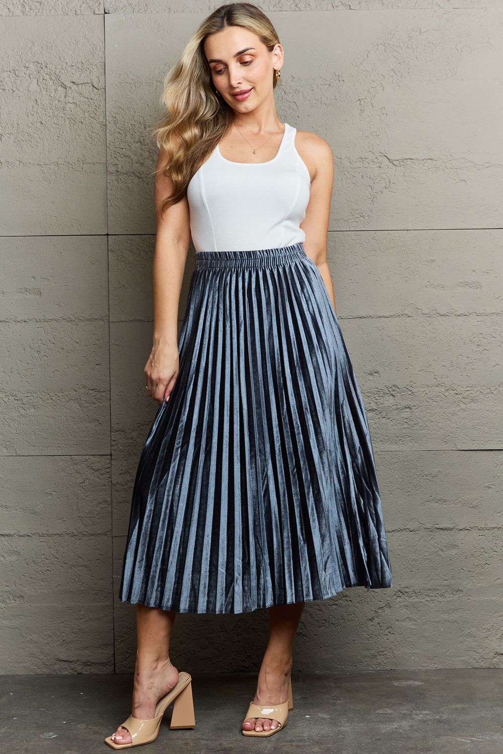 Ninexis - Accordion Pleated Flowy Midi Skirt in Cloudy Blue