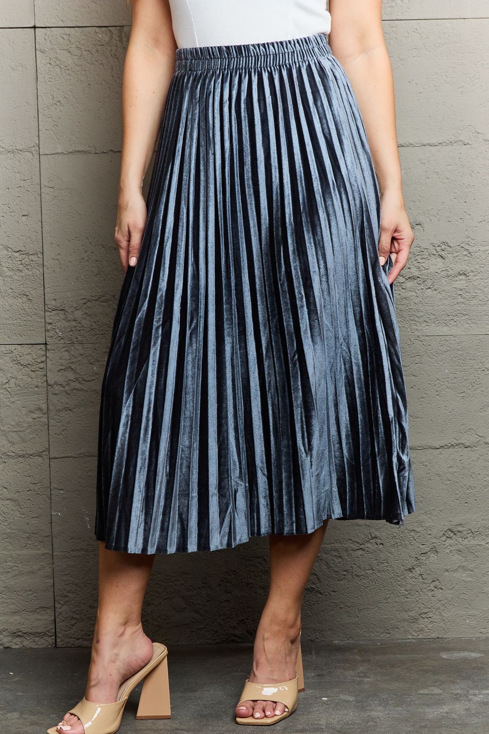 Ninexis - Accordion Pleated Flowy Midi Skirt in Cloudy Blue