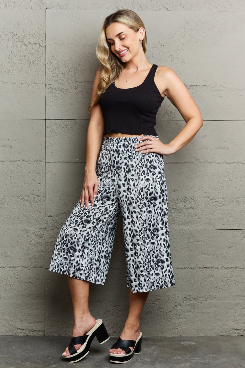 Ninexis - Leopard Print High Waist Wide Leg Capri Pants in Grey