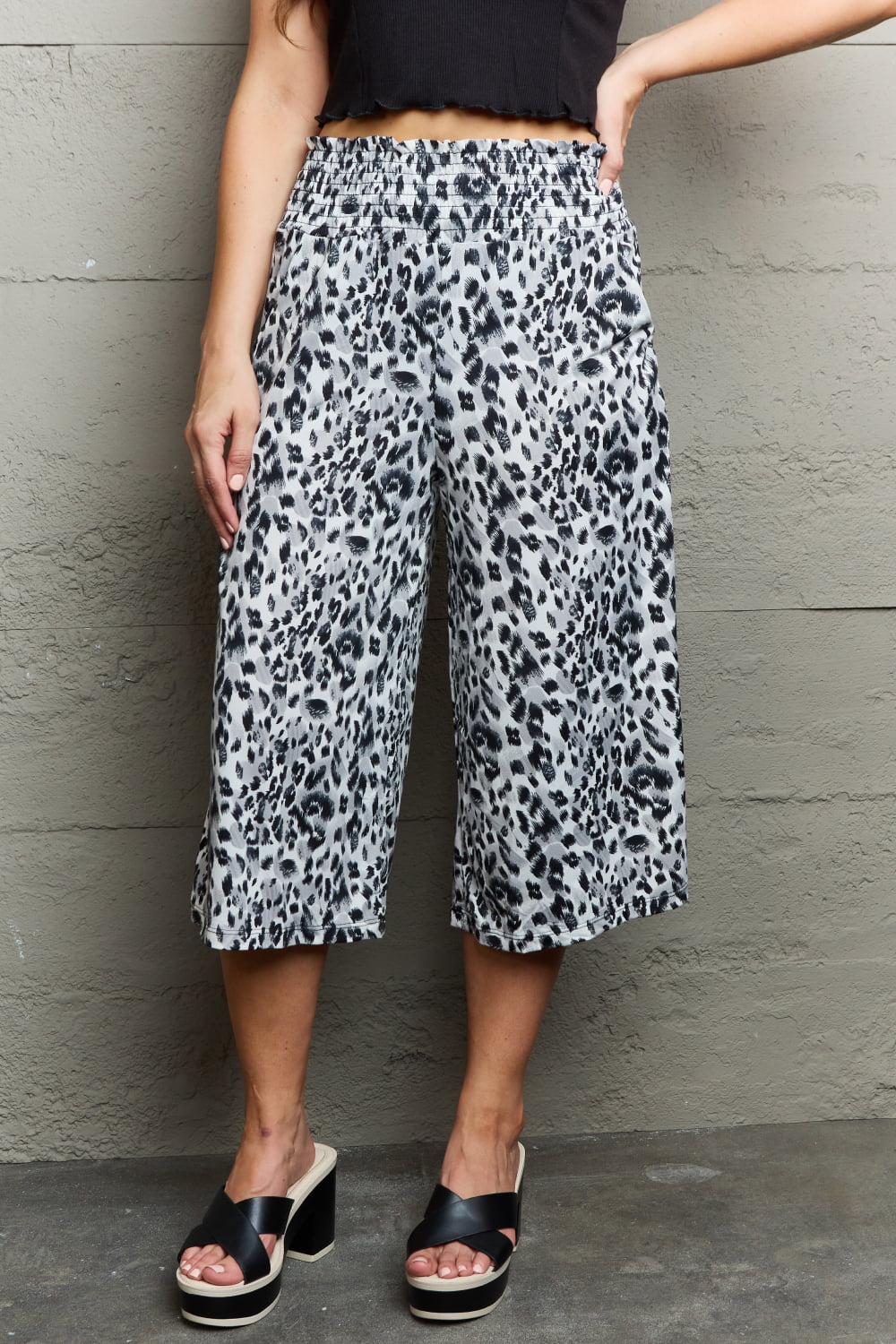 Ninexis - Leopard Print High Waist Wide Leg Capri Pants in Grey