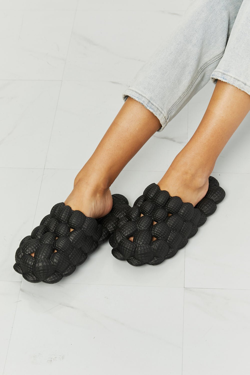 NOOK JOI - Bubble Slipper Slides in Black