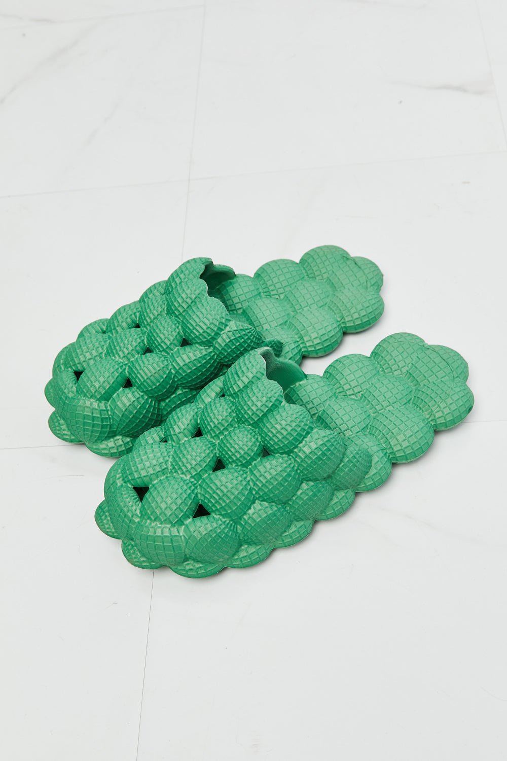 NOOK JOI - Bubble Slipper Slides in Green