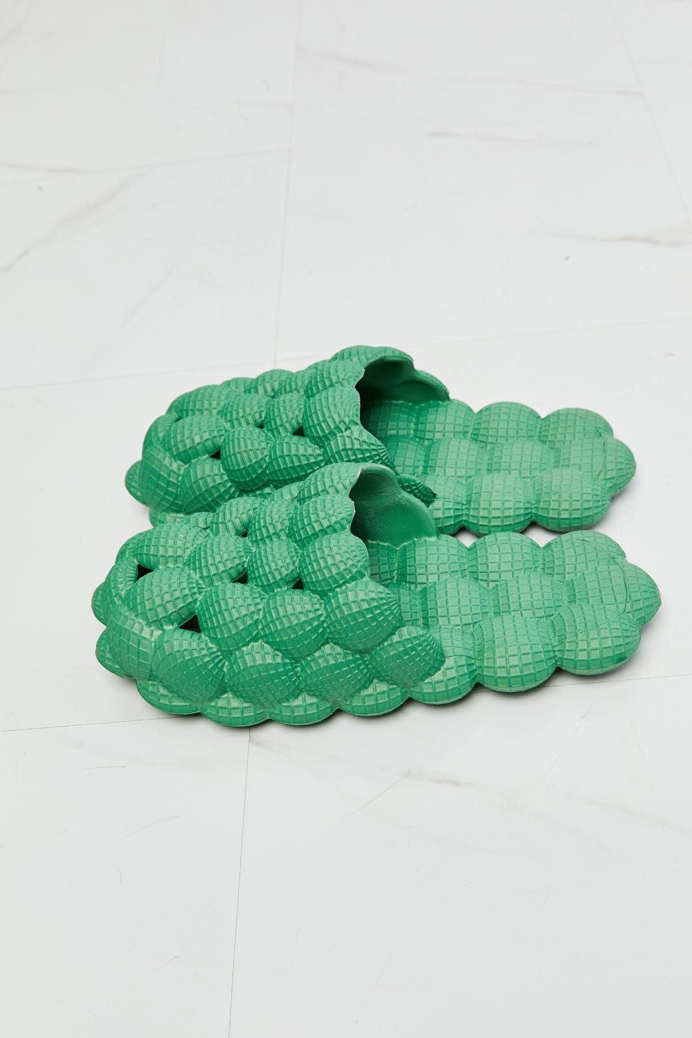 NOOK JOI - Bubble Slipper Slides in Green