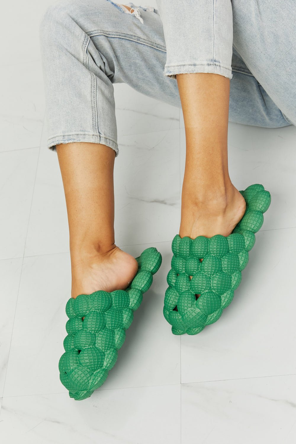 NOOK JOI - Bubble Slipper Slides in Green