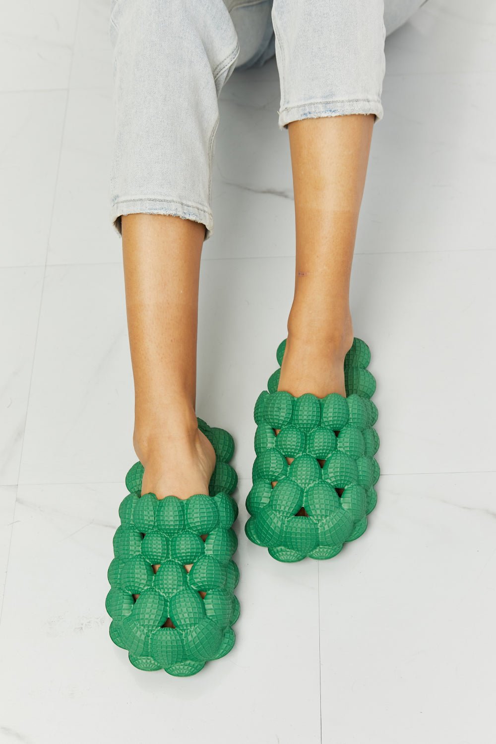 NOOK JOI - Bubble Slipper Slides in Green