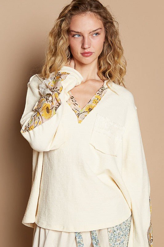 POL - Floral & Lace Detail V - Neck Knit Top in Cream