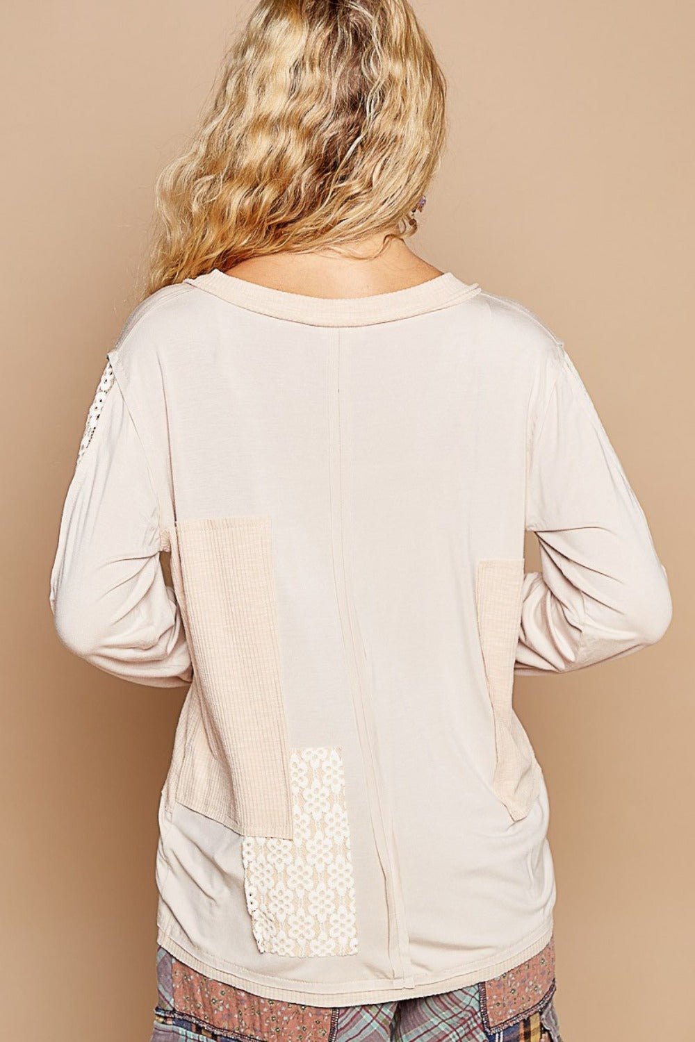 POL - V - Neck Long Sleeve Floral Contrast Top in Oatmeal