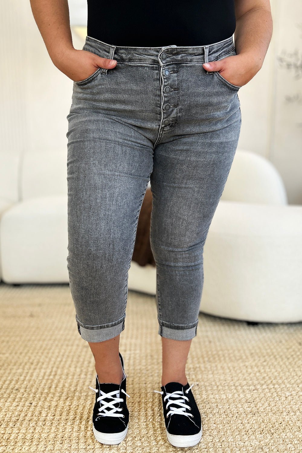 Judy BlueButton Fly High Waist Cuffed Capri Jeans in Gray