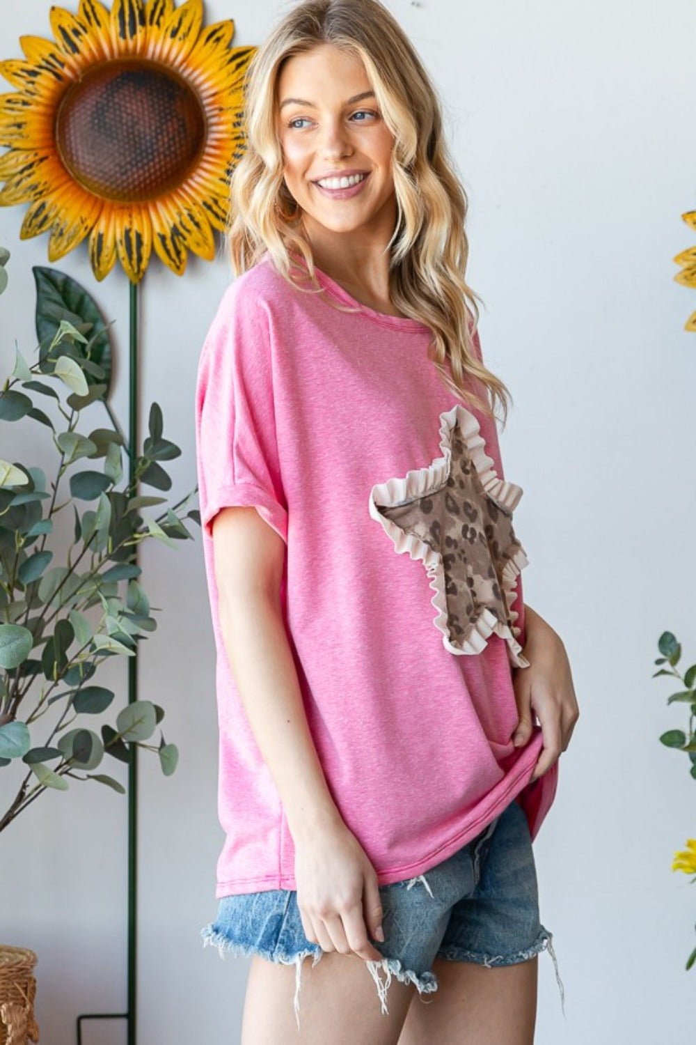 HOPELYLeopard Star Patch Short Sleeve T - Shirt in Pink