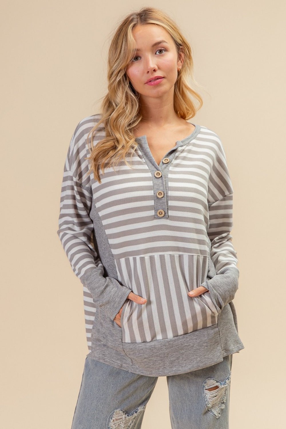 BiBiStriped Thumbhole Sleeve Top in Grey