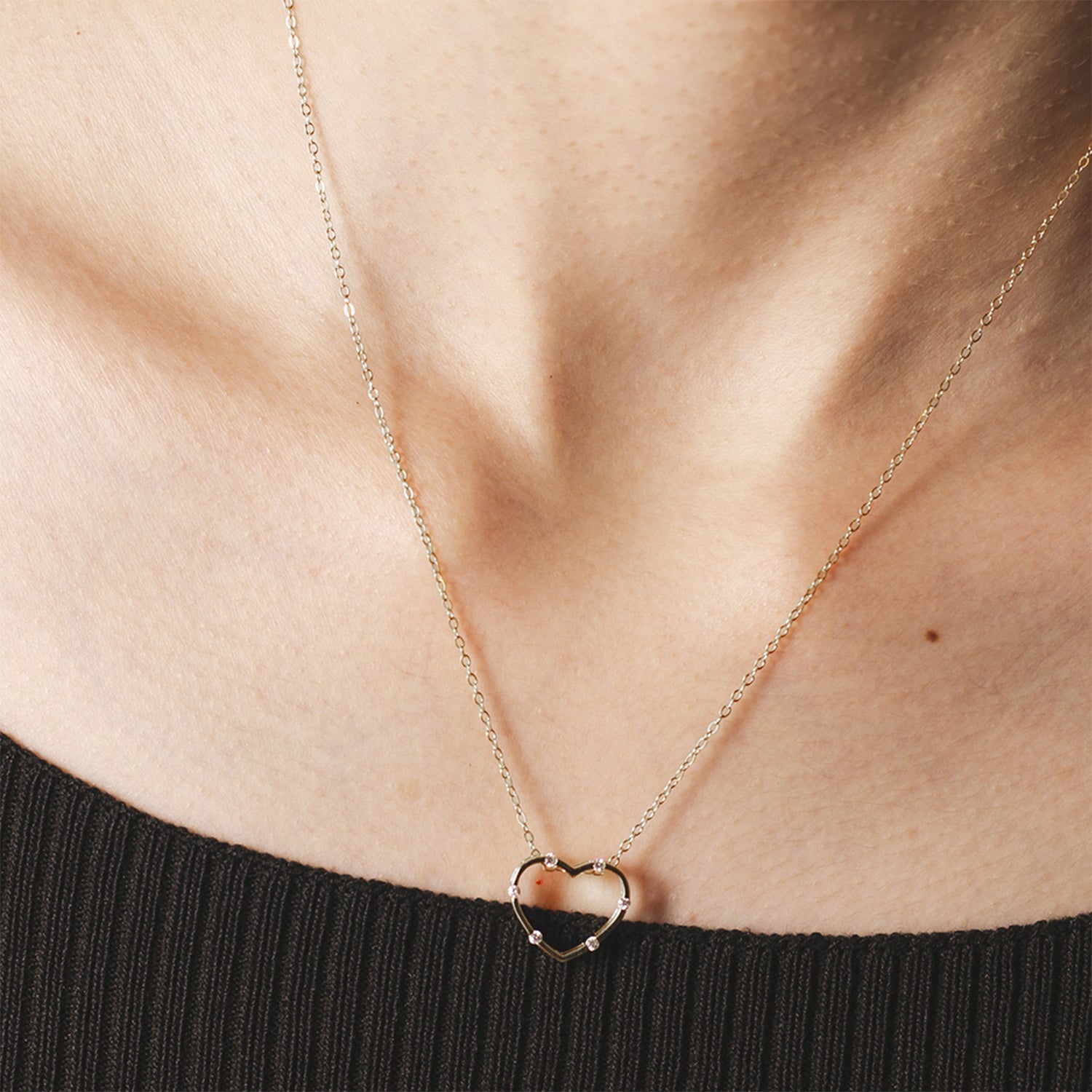 Beach Rose Co.Inlaid Zircon Heart Pendant Necklace